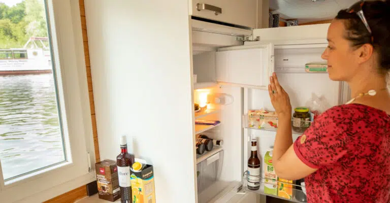 Der Kühlschrank in einer Pedro H2Home mit Gefrierfach.