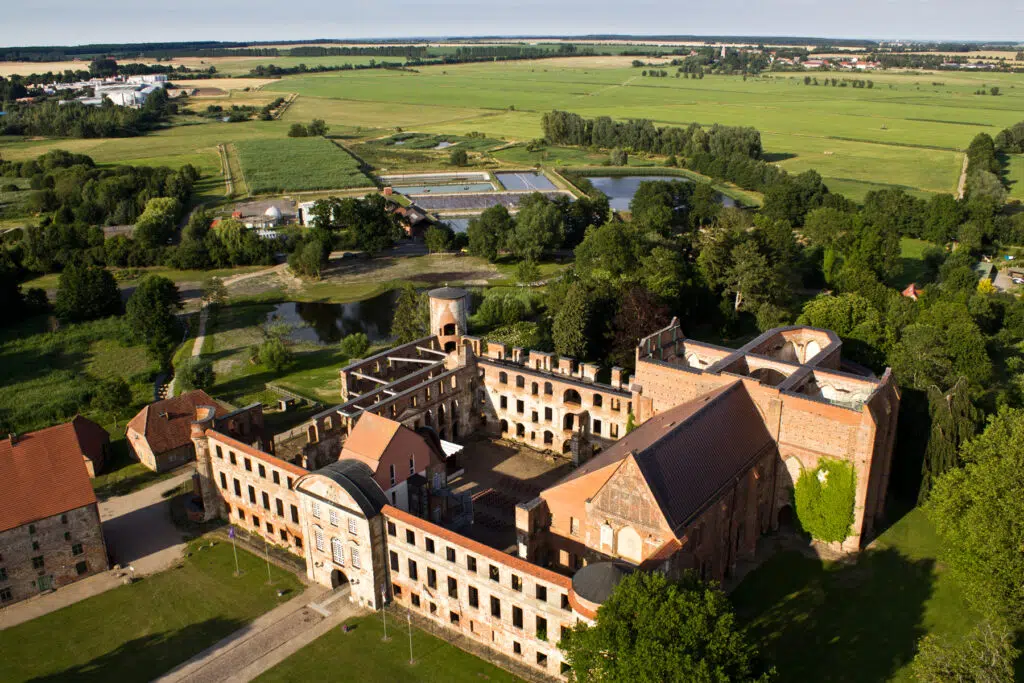 Kloster und Schlossanlage Dargun aus der Vogelperspektive